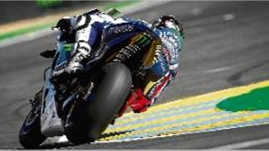 Lorenzo comença marcant el ritme a Le Mans