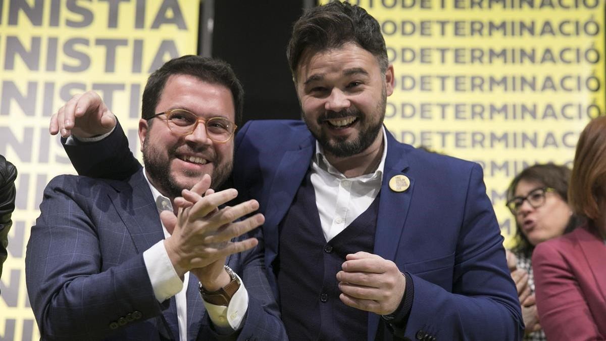 Gabriel Rufián y Pere Aragonès celebran el resultado electoral.