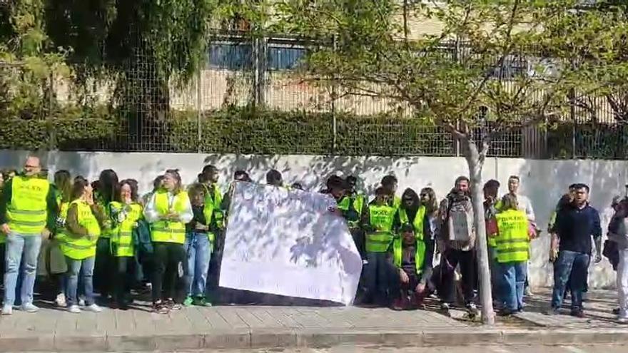 Protesta de profesores en el IES Leonardo Da Vinci de Alicante