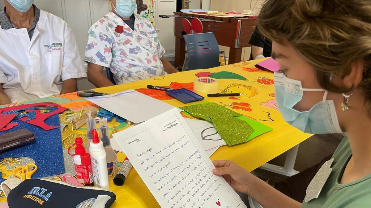 Día del niño hospitalizado con cartas personalizadas para pacientes pediátricos en Alicante