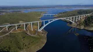 El viaducto del Almonte, entre Alcántara y Garrovillas, une pasado y presente de la ingeniería civil española