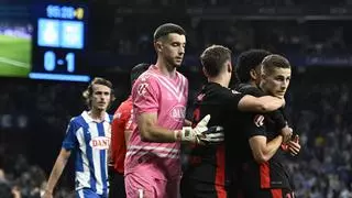 El Barça oficializa el fichaje de Joan Garcia tras pagar 26,3 millones de euros al Espanyol
