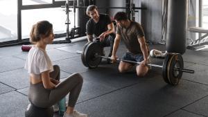 El papel del entrenador es fundamental sobre todo al comienzo de practicar CrossFit.