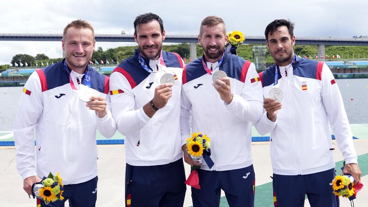 Marcus Cooper, Saúl Craviotto, Carlos Arévalo y Rodrigo Germade, los 4 UCAM, con la plata ganada en el K4 en Tokio 2020.