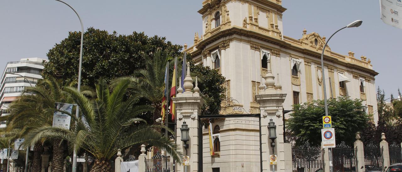 Fachada de la Diputación de Alicante.