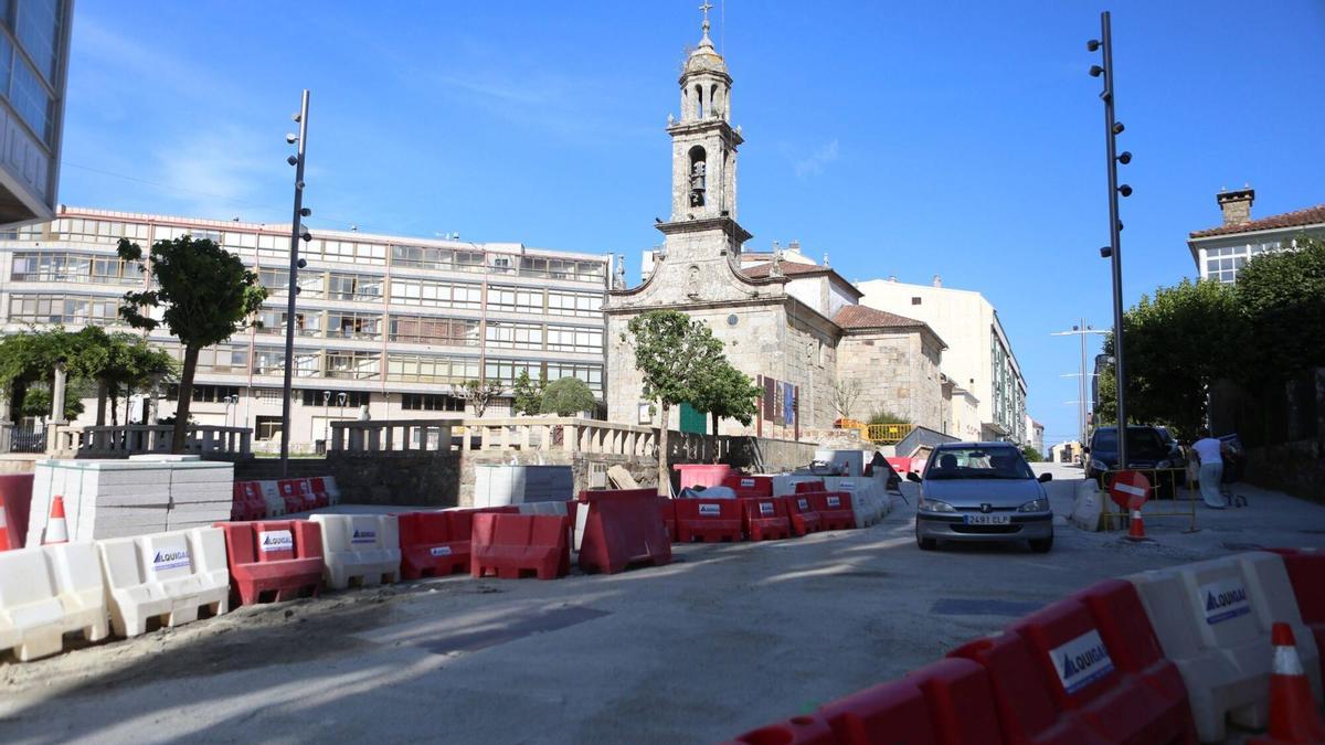 Estado de las obras en el cruce de Avenida do Parque con Santa Eulalia y Castros de Toiriz.