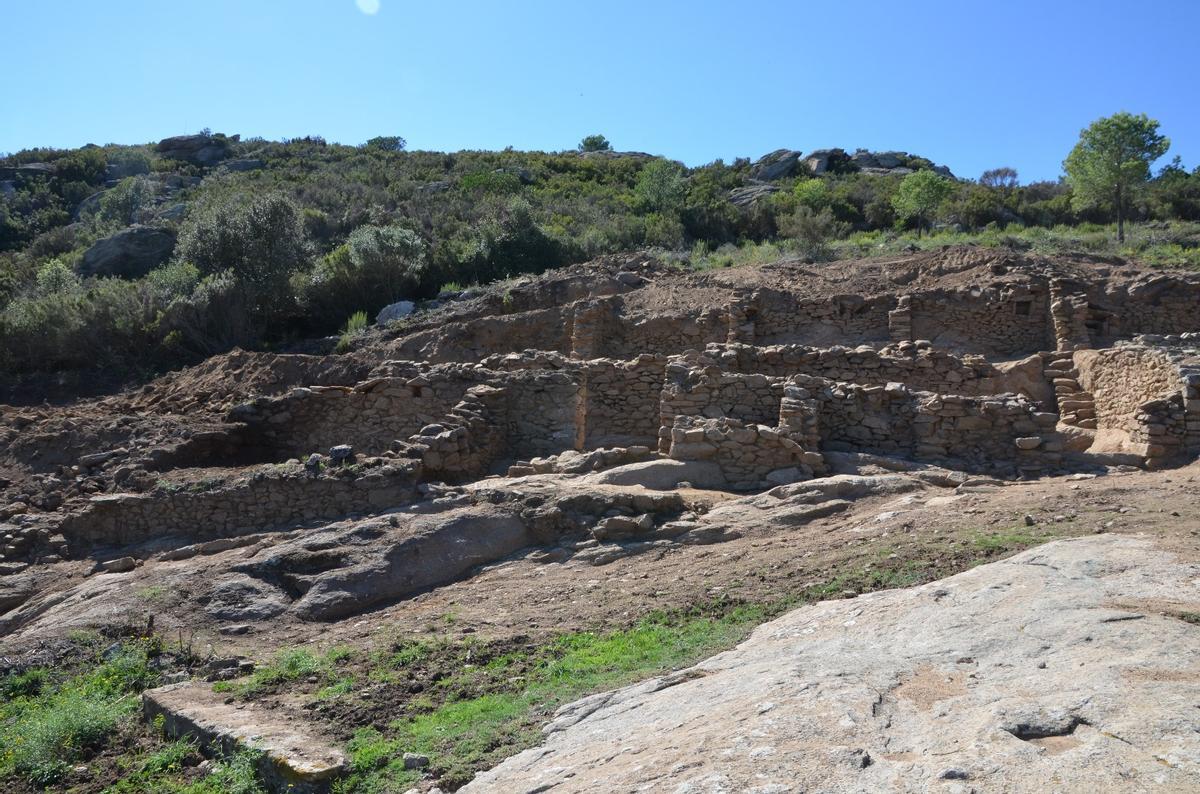 Afloren tres cases "espectaculars" al poblat de Santa Creu de Rodes