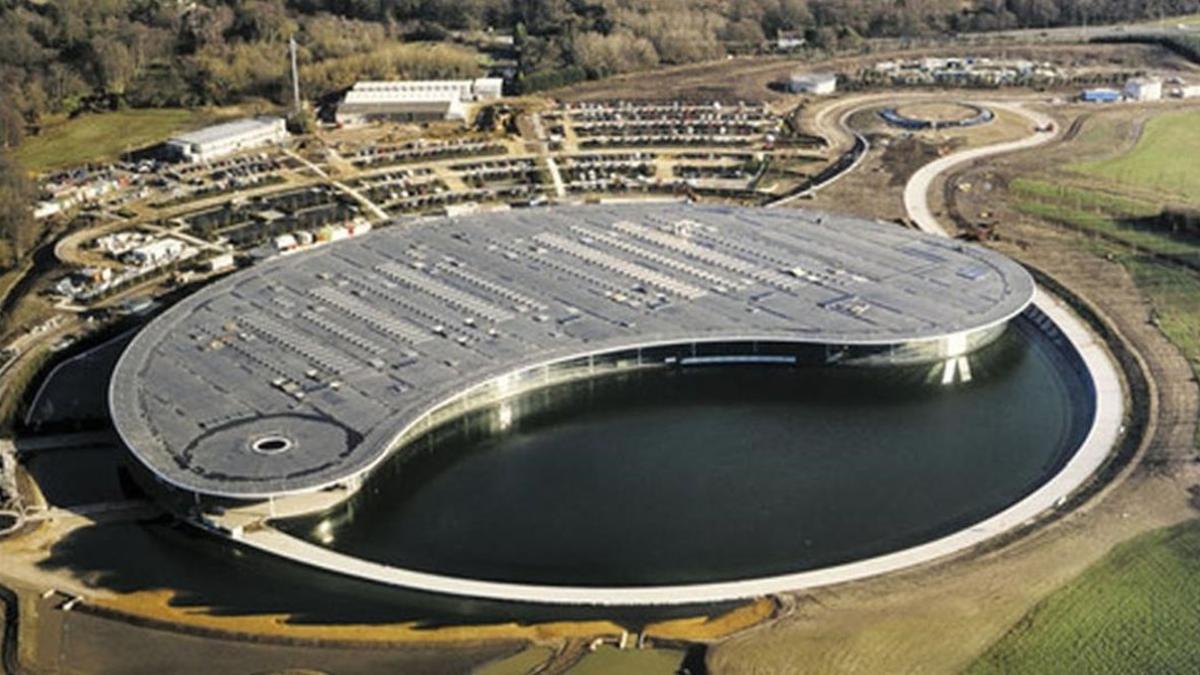 La preciosa sede de McLaren, en Gran Bretaña, donde ya se trabaja contra el coronavirus.