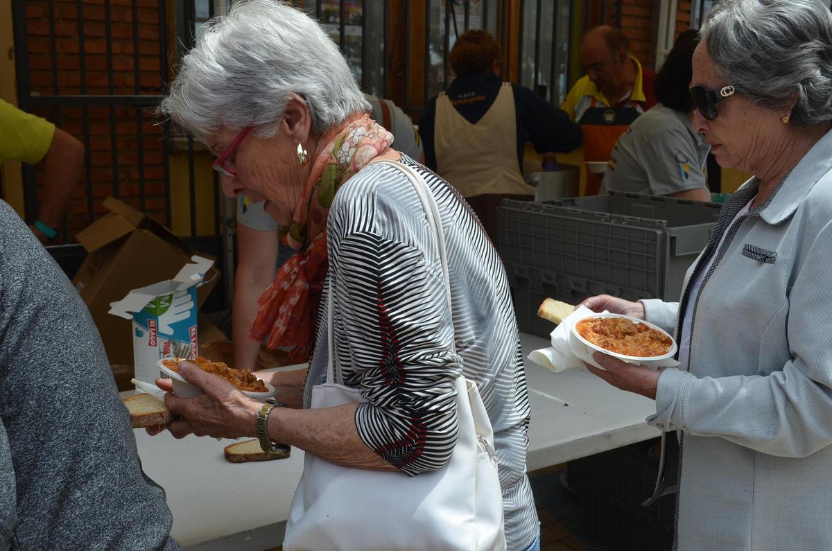 GALERÍA: La comida popular del viernes del Toro de Benavente, en imágenes