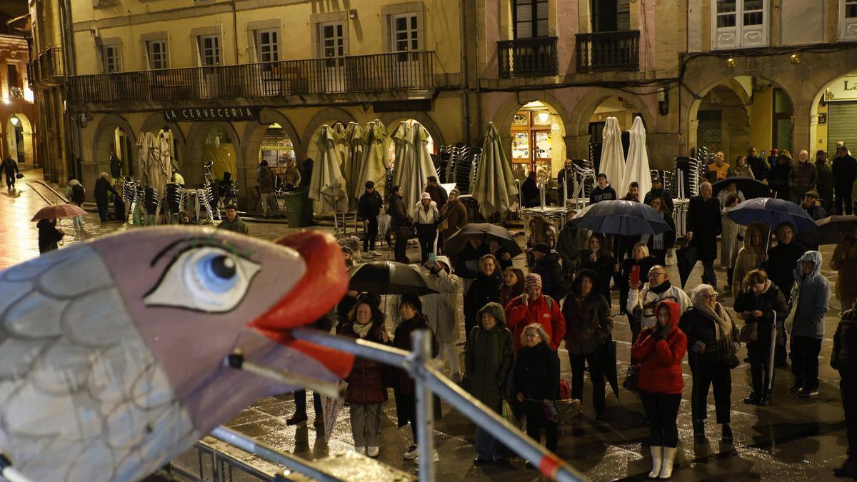 Avilés despide el Antroxu con un multitudinario funeral para despedir a la Sardina