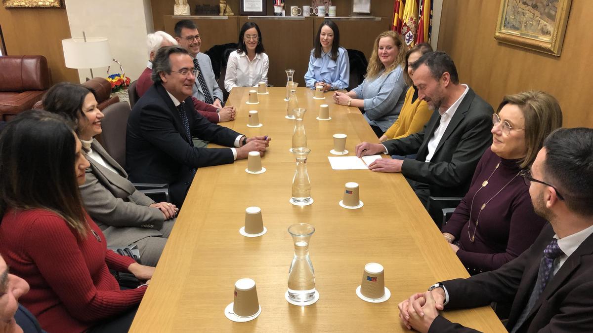 La nueva junta de gobierno del Colegio de Abogados se presenta al ...