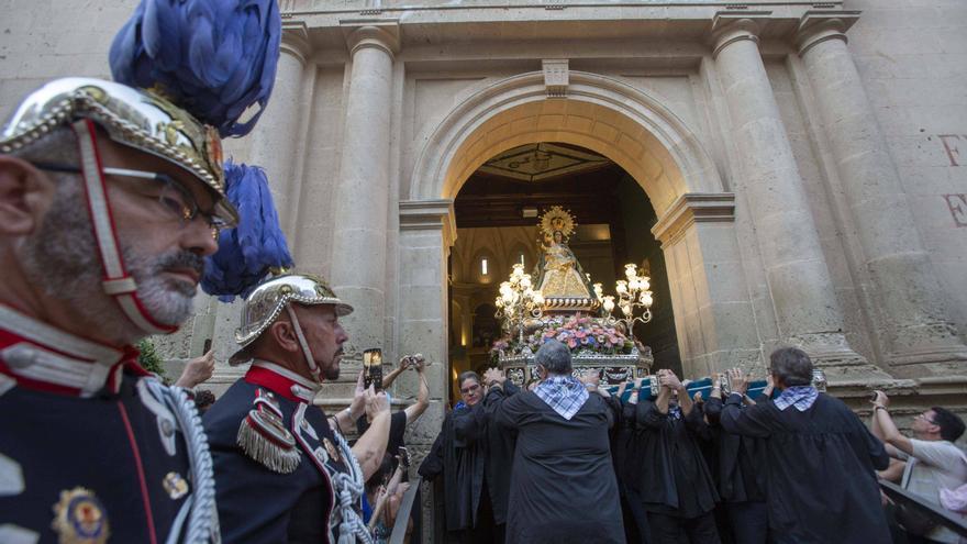 La Patrona de Alicante, la Virgen del Remedio, vuelve a recorrer las calles tras el parón de la pandemia