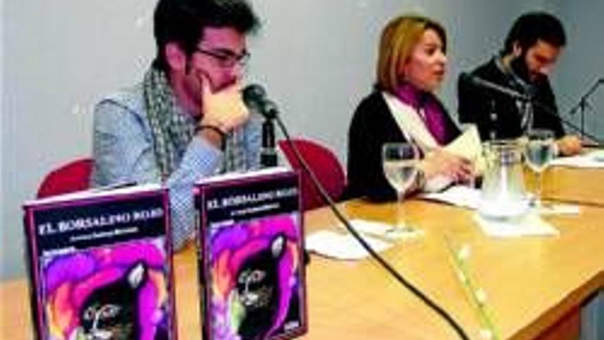 Suárez Bárcenas presenta ´El borsalino rojo´, su segunda novela
