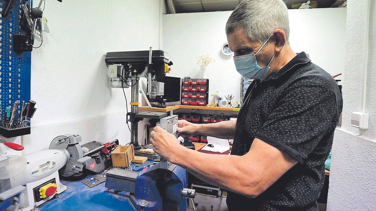 Roberto García, en su sala de trabajo.