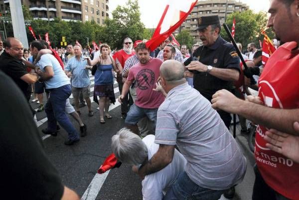 Miles de personas se manifiestan en Zaragoza