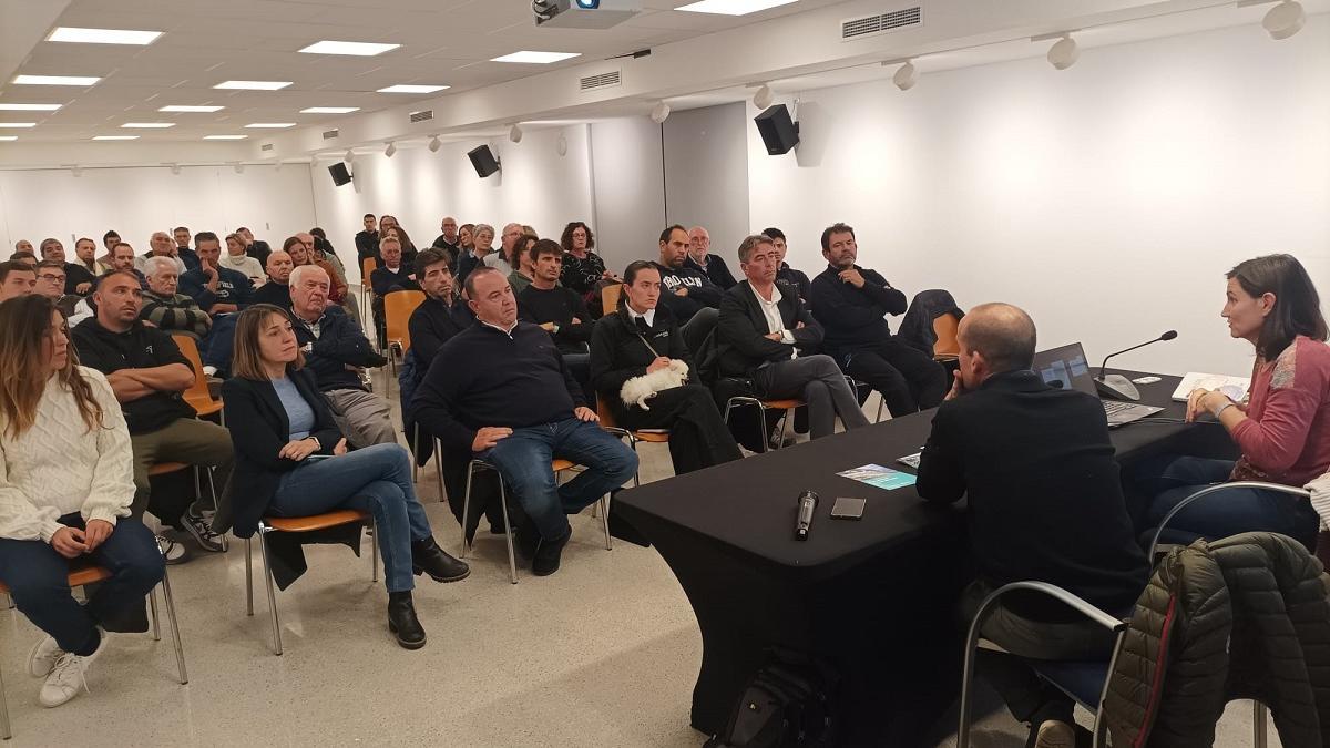 La trobada informativa a Empuriabrava sobre el PRUG va tenir molts assistents