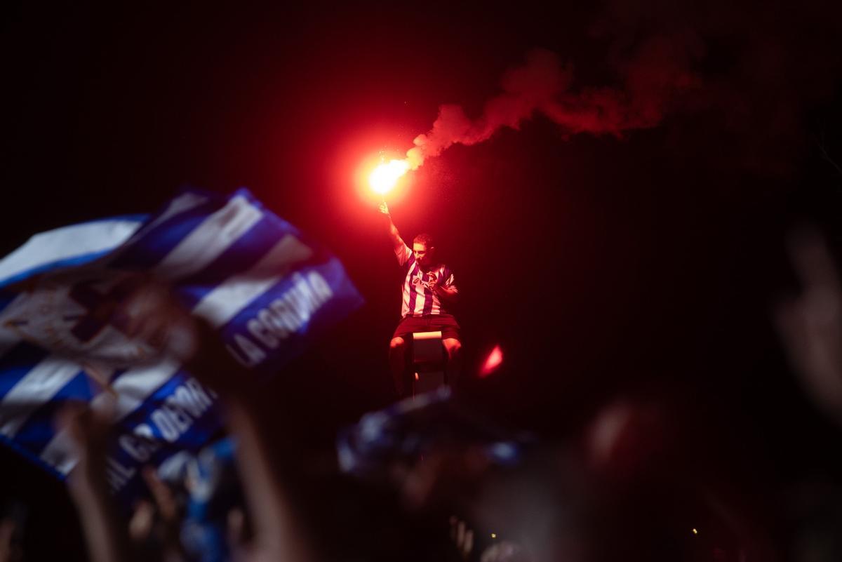 Así fue la llegada del Deportivo a Riazor: apoteosis en la explanada Así fue la llegada del Deportivo a Riazor: apoteosis en la explanada