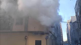 Vídeo: El incendio que ha puesto en alarma a un bloque de edificios en Castelló