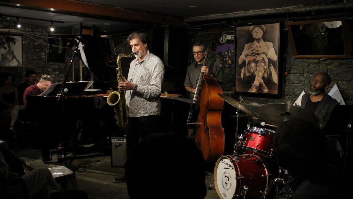 Kike Perdomo en el Smalls Jazz Club, durante el primero de los conciertos que ofrecerá en Nueva York.