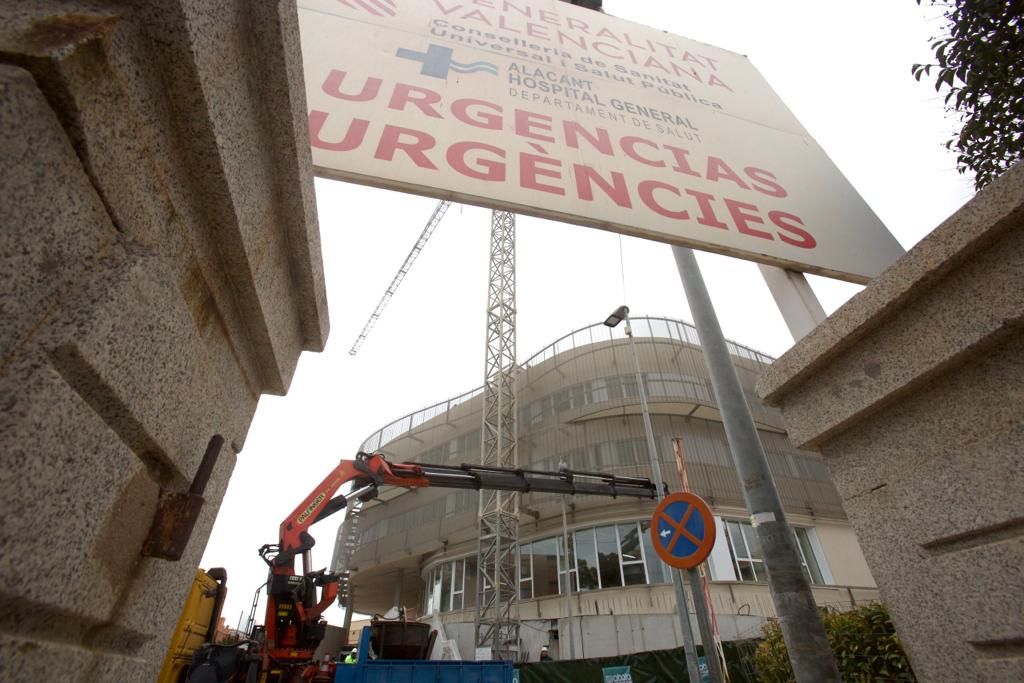 Visita de Puig a la ampliación de urgencias del Hospital de Alicante