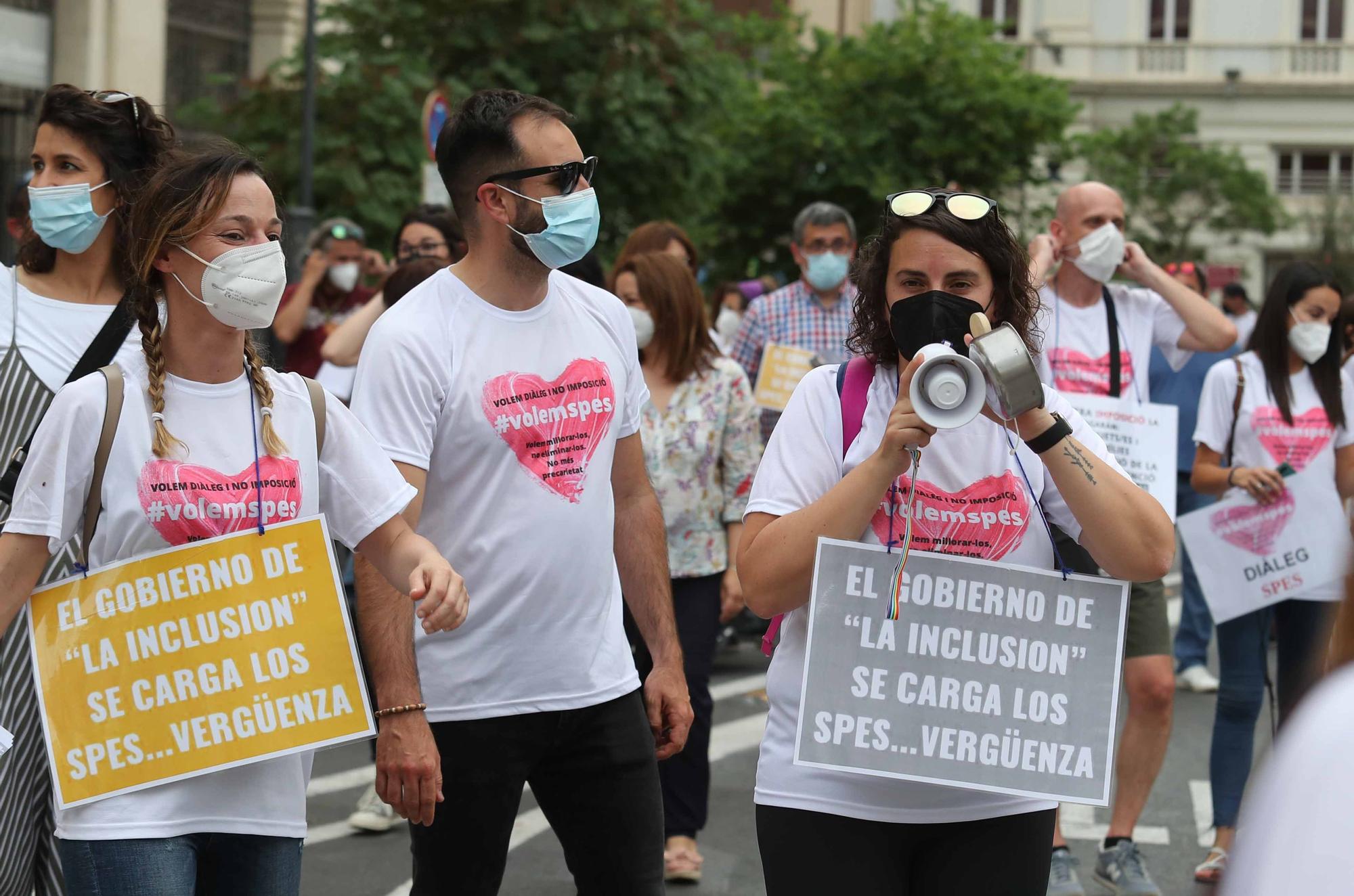 Protesta en València contra el "desmantelamiento" de los SPES y reclama "diálogo" a Educación