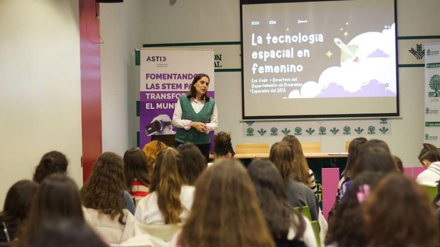 Una charla de la zamorana Eva Vega en Zamora. | Alba Prieto (Archivo)