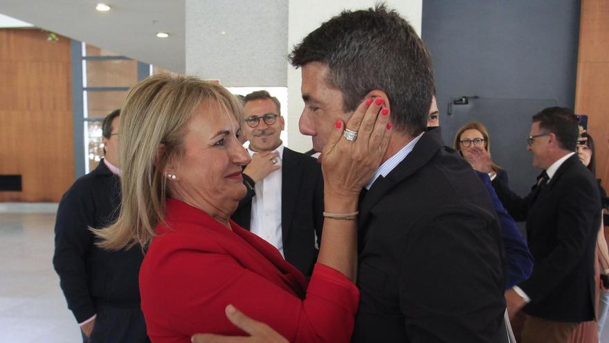 Mazón y Montes en la asamblea de Hosbec.