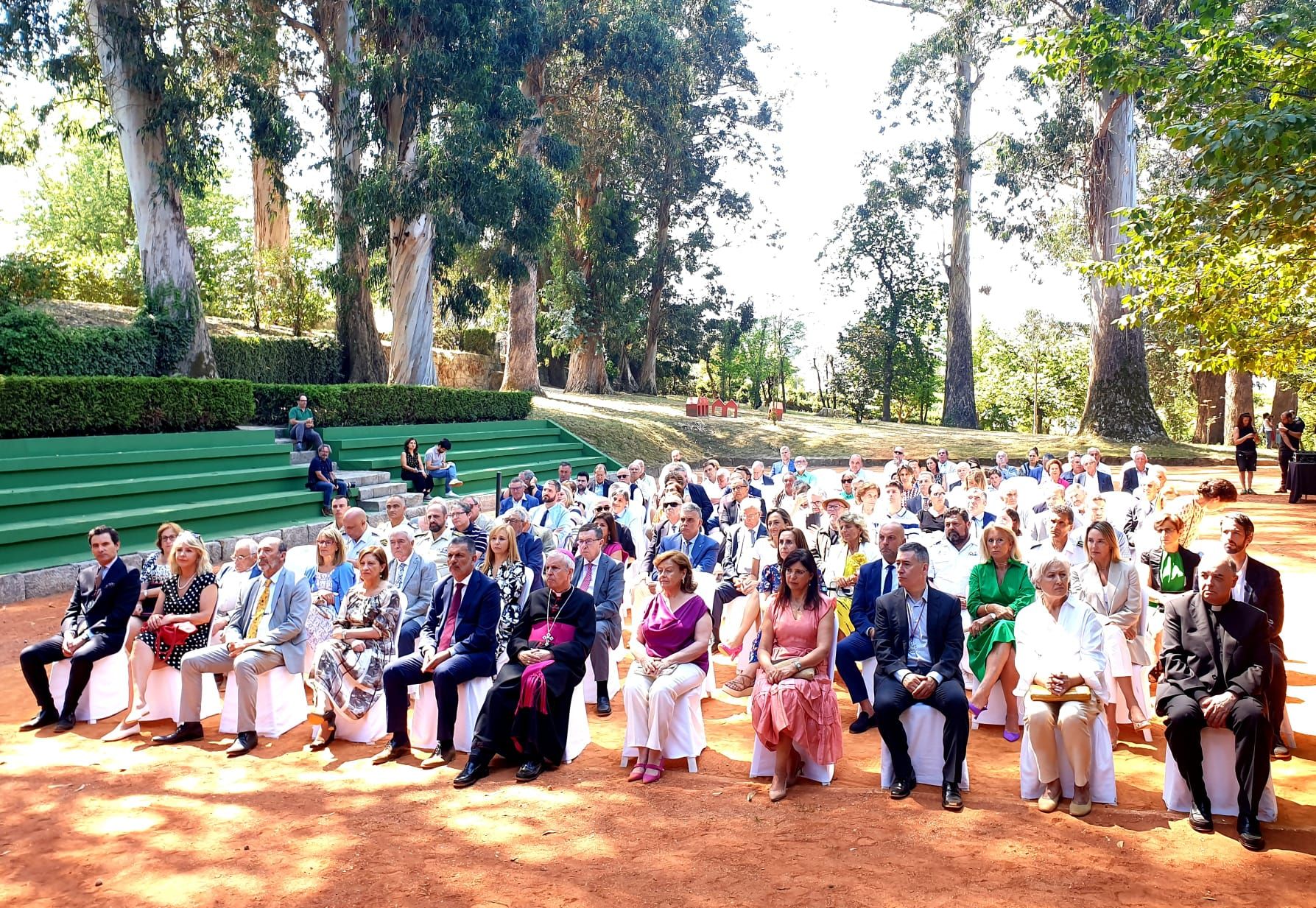 Asistentes hoy a la lectura del pregón, en el parque de Castrelos.