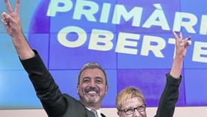 Jaume Collboni y Carmen Andrés, ayer, tras conocer el resultado de la primera vuelta de las primarias del PSC.