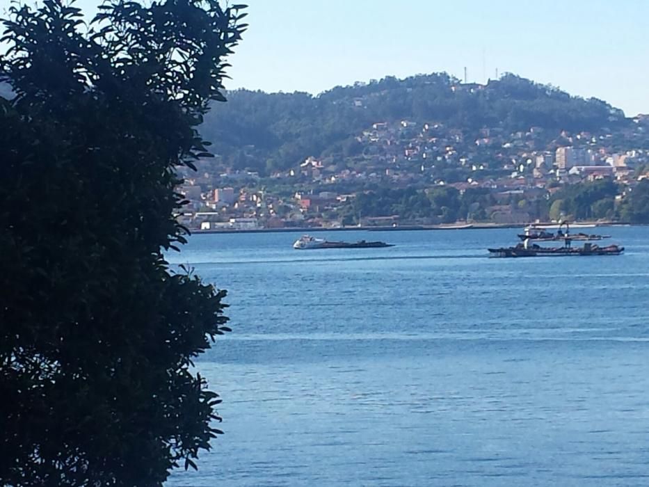 Un yate choca contra una batea en Moaña // S.Álvarez