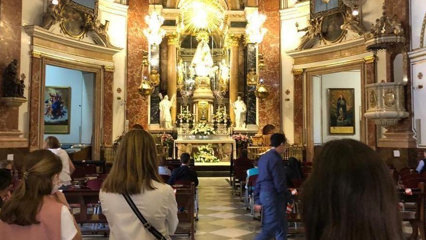 El cardenal Cañizares abre la Basílica de València al público en plena pandemia