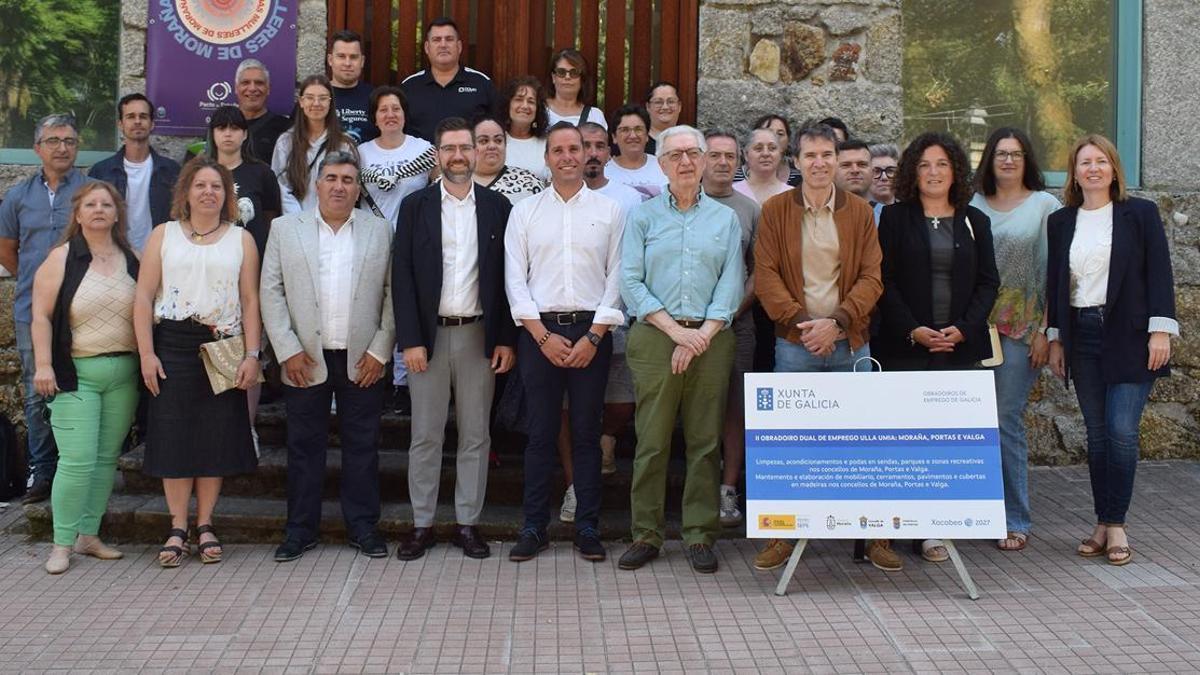 Autoridades y alumnos en la presentación del taller de empleo mancomunado.