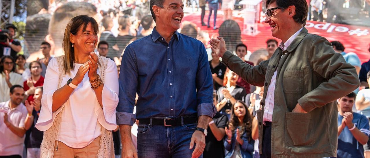 Pedro Sánchez y Salvador Illa, con la alcaldesa de Gavà, Gemma Badia, el domingo pasado en la Fiesta de la Rosa