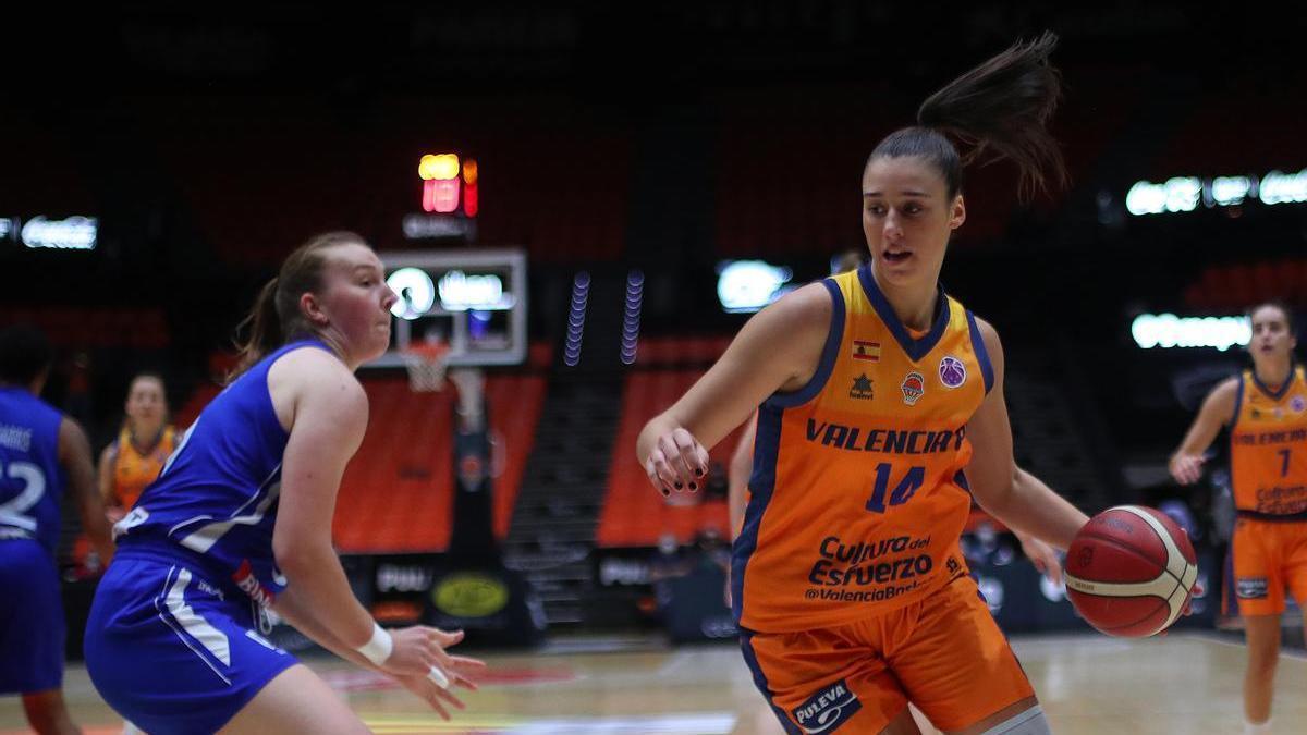 Raquel Carrera, en el partido ante el Kangoeroes en la Eurocup Women