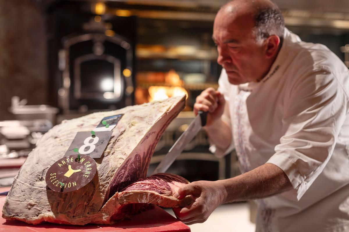 José Gordon con uno de sus lomos de buey