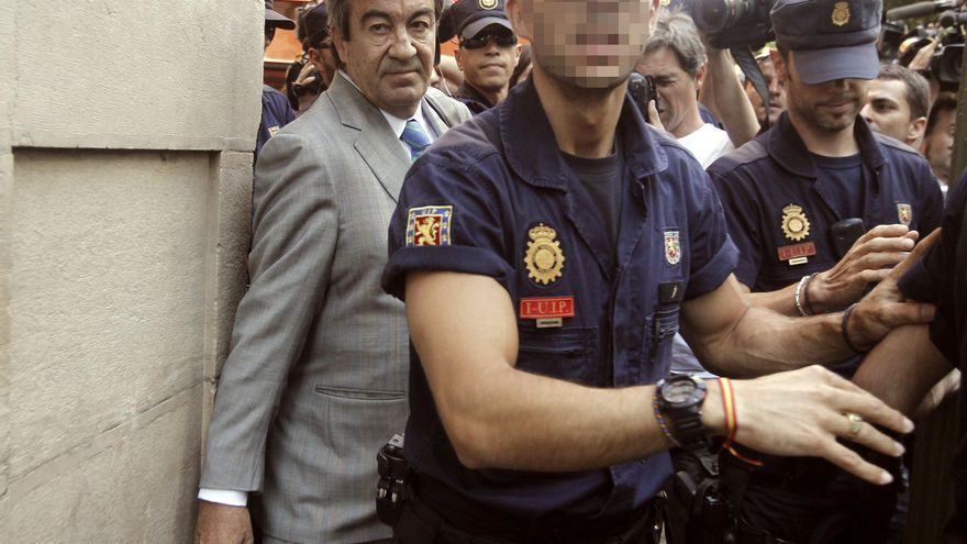 Los sobresueldos persiguen a Cascos