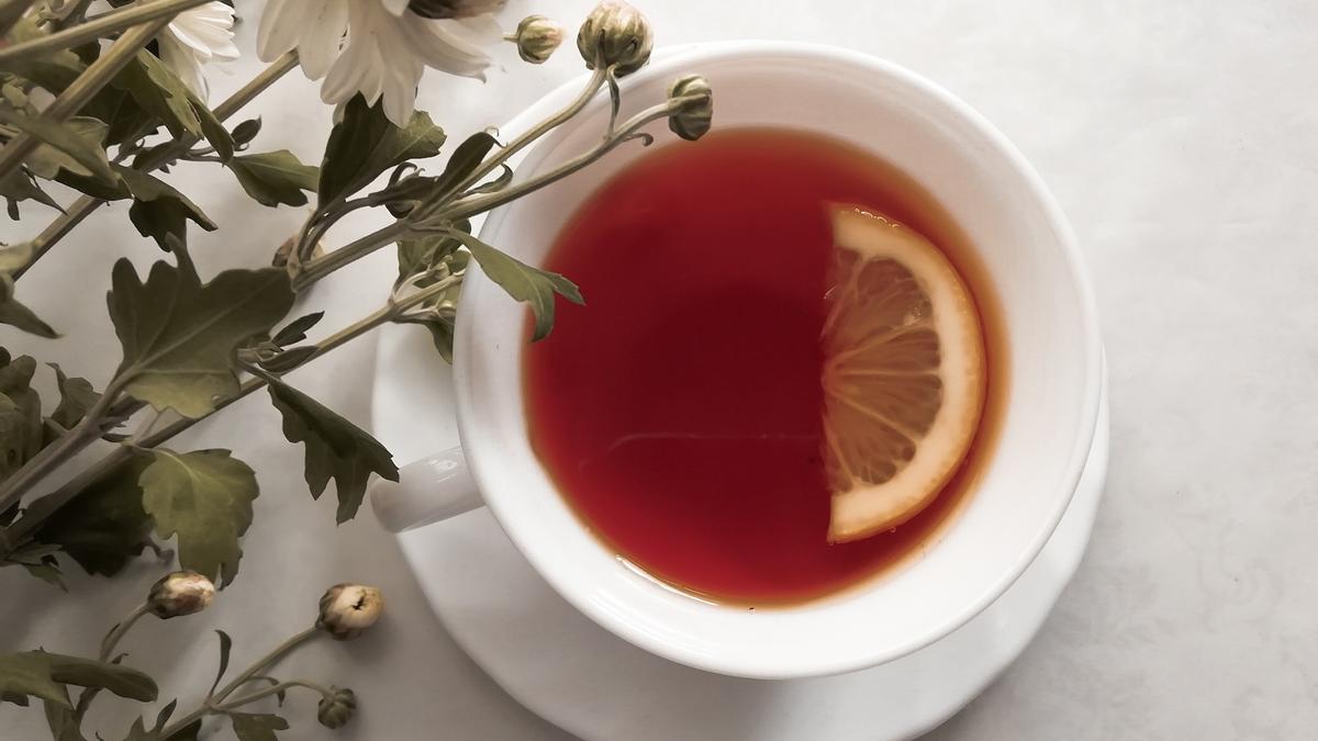 Toma tres tazas de té rojo y té verde al día para adelgazar.