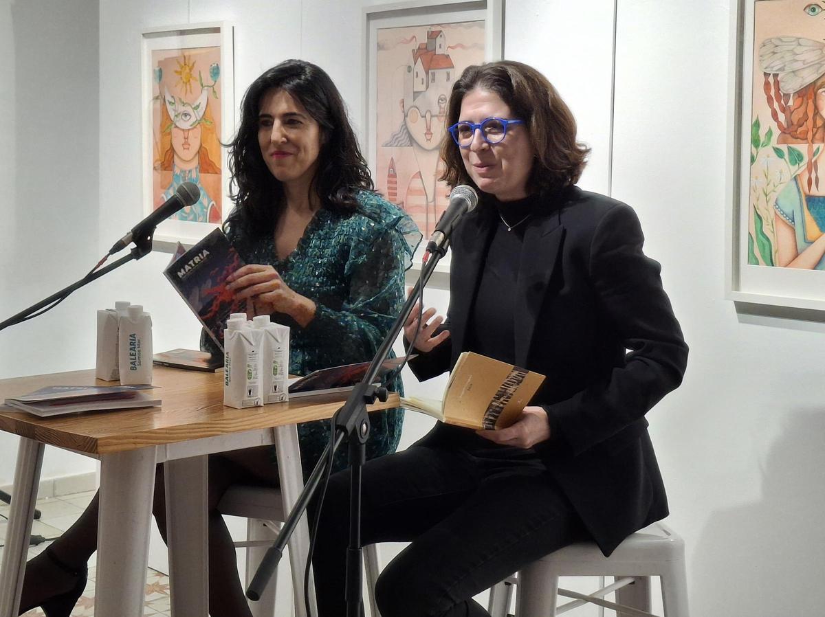 Raquel Lanseros y Àngels Gregori, en la presentación de "Matria"