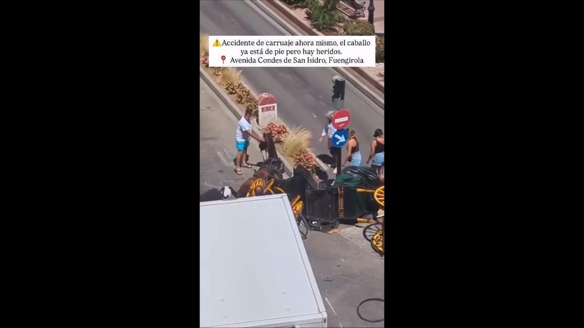 Dos heridas tras volcar un coche de caballos que colisionó con un camión y una moto en Fuengirola