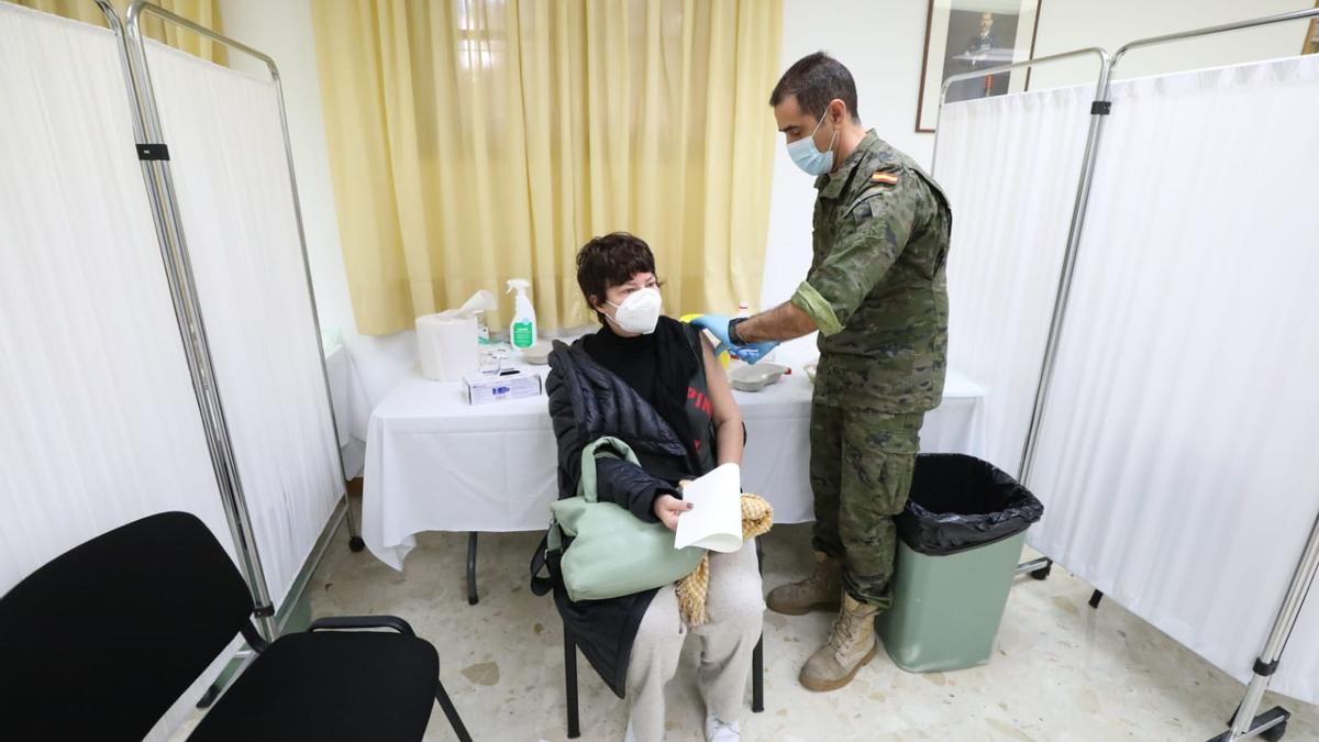 Vacunación en el Hospital Militar de Zaragoza