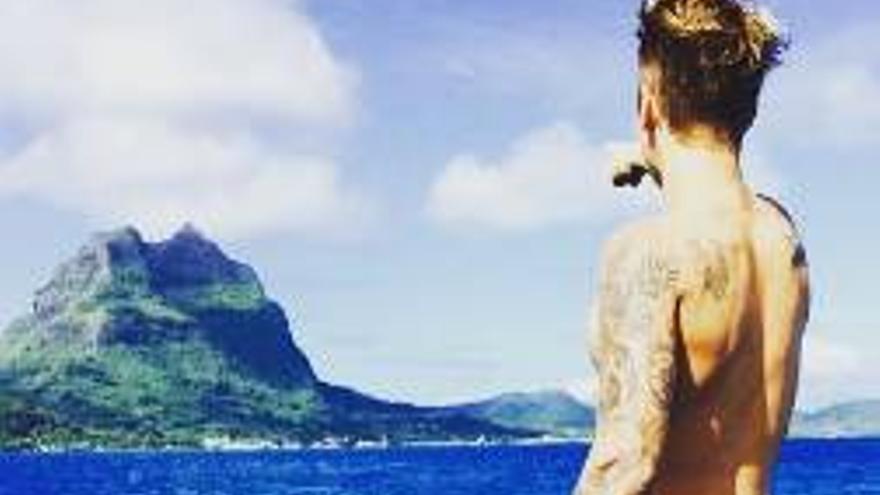 Bieber enseña el culo al mundo en Instagram