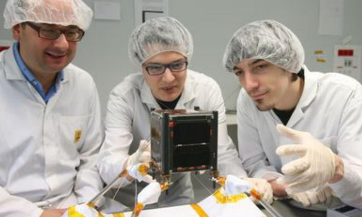 La Agencia Espacial Europea asesorará al quinto satélite de la universidad gallega