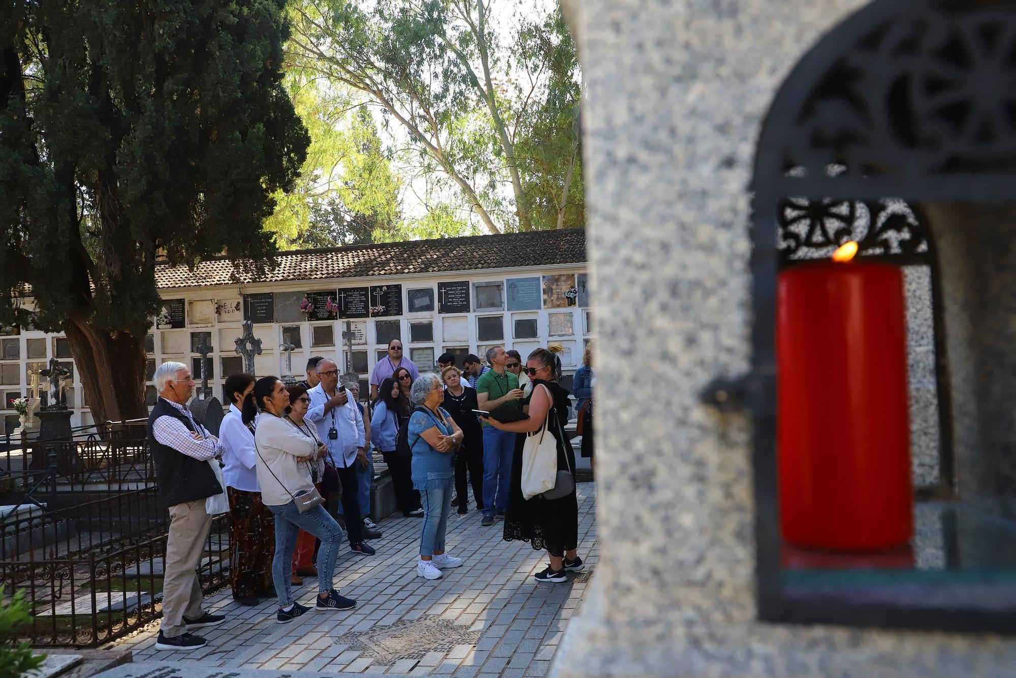 Los cementerios cordobeses cobran vida por el día de Todos los Santos