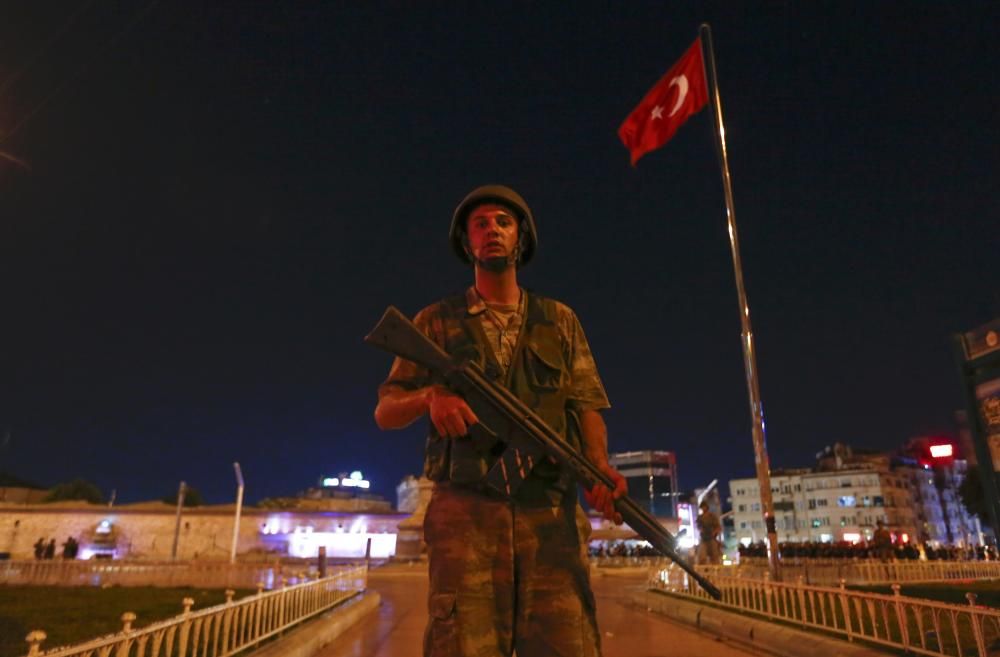 Soldats de l'exèrcit turc desplegats a Istanbul