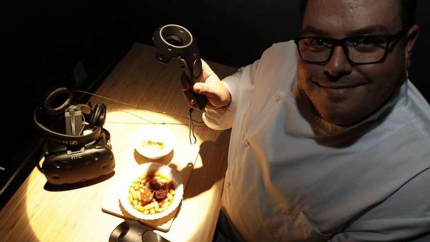 Juanjo Cima, con la versión real del plato de fabada.