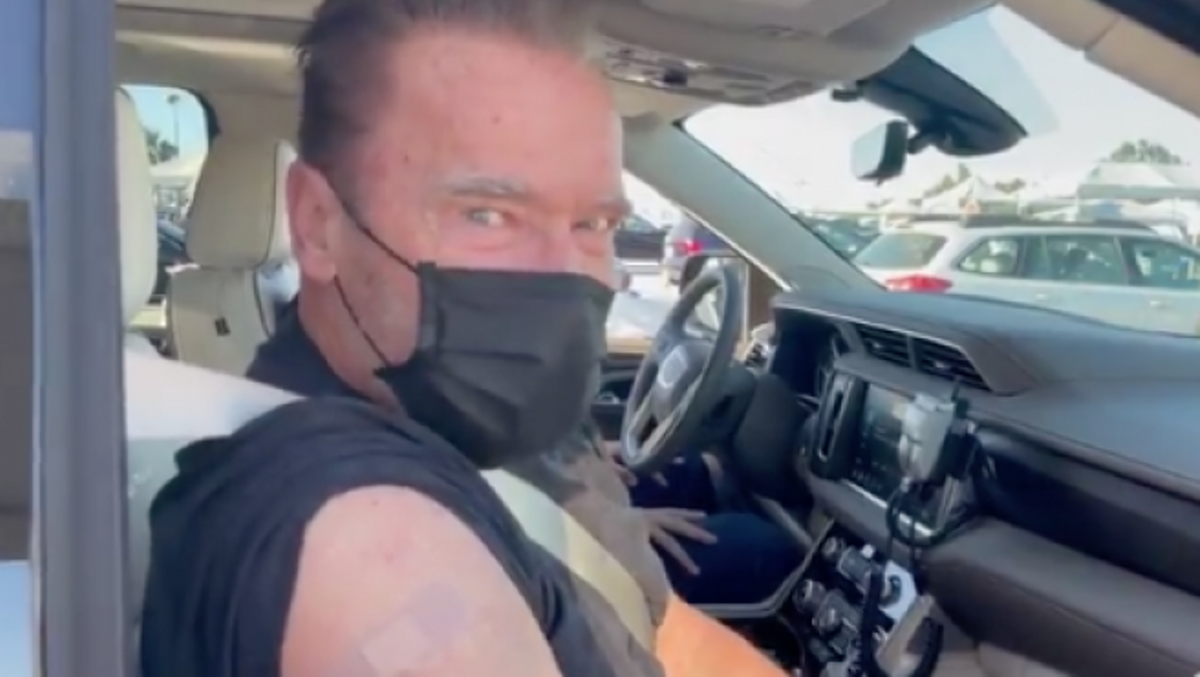 Schwarzenegger et convida a vacunar-te contra la Covid: ’¡Vine amb mi si vols viure!’