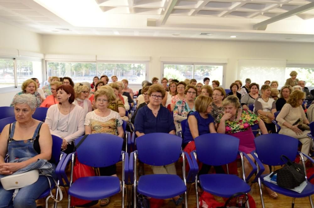 El CES acoge la mesa redonda 'Innovación y consumo'