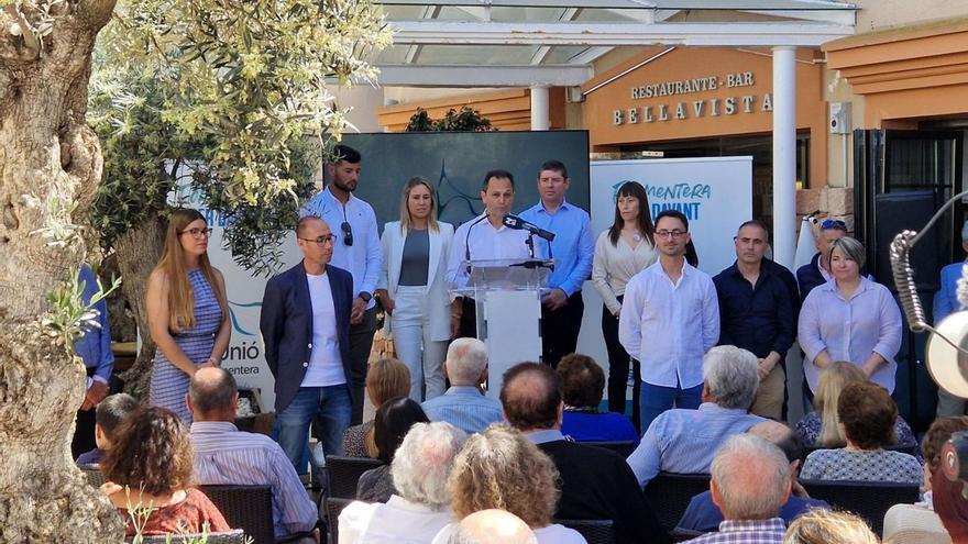 Miembros de Sa Unió en plena campaña electoral hace menos de un año, con Córdoba. | C.C.