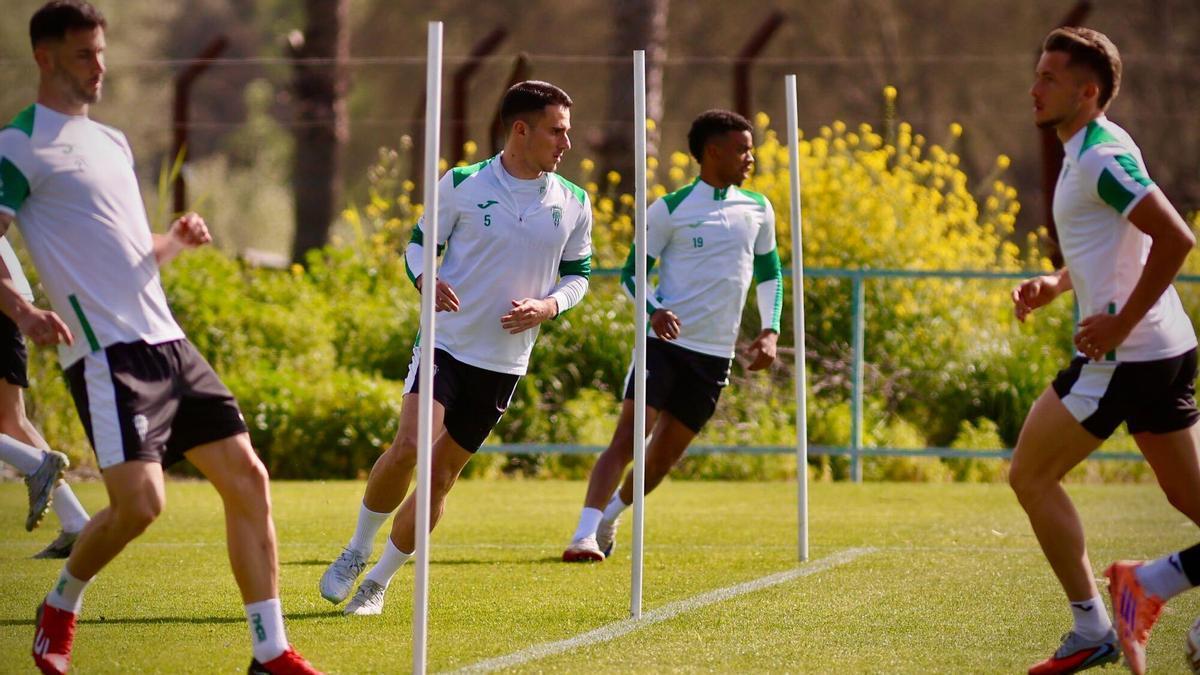 Diego Bri y Dalisson durante un entrenamiento del Córdoba CF este curso.