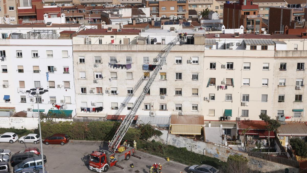 Un edificio de cinco plantas se derrumba en Badalona